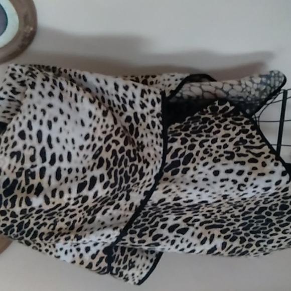 Nwot . Leopard wrap one size fits all - Picture 3 of 9